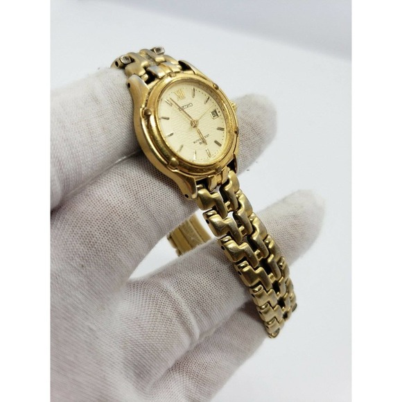 Seiko Women\'s Gold Tone 28mm 7n82-0599 main image 10